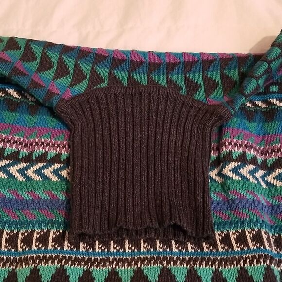 SWEATER!!!! LIKE NEW!!! GORGEOUS!!! PURCHASED IN UPSCALE BOUTIQUE IN ASPEN!!! - Picture 7 of 14